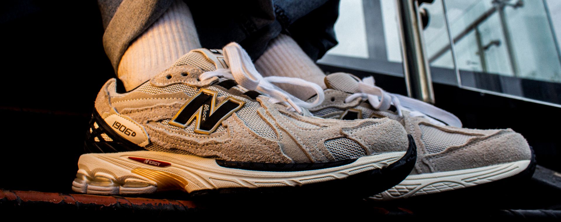 NEW BALANCE 1906R